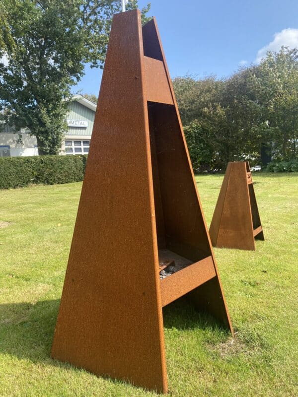 Terrassepejs i Corten-stål